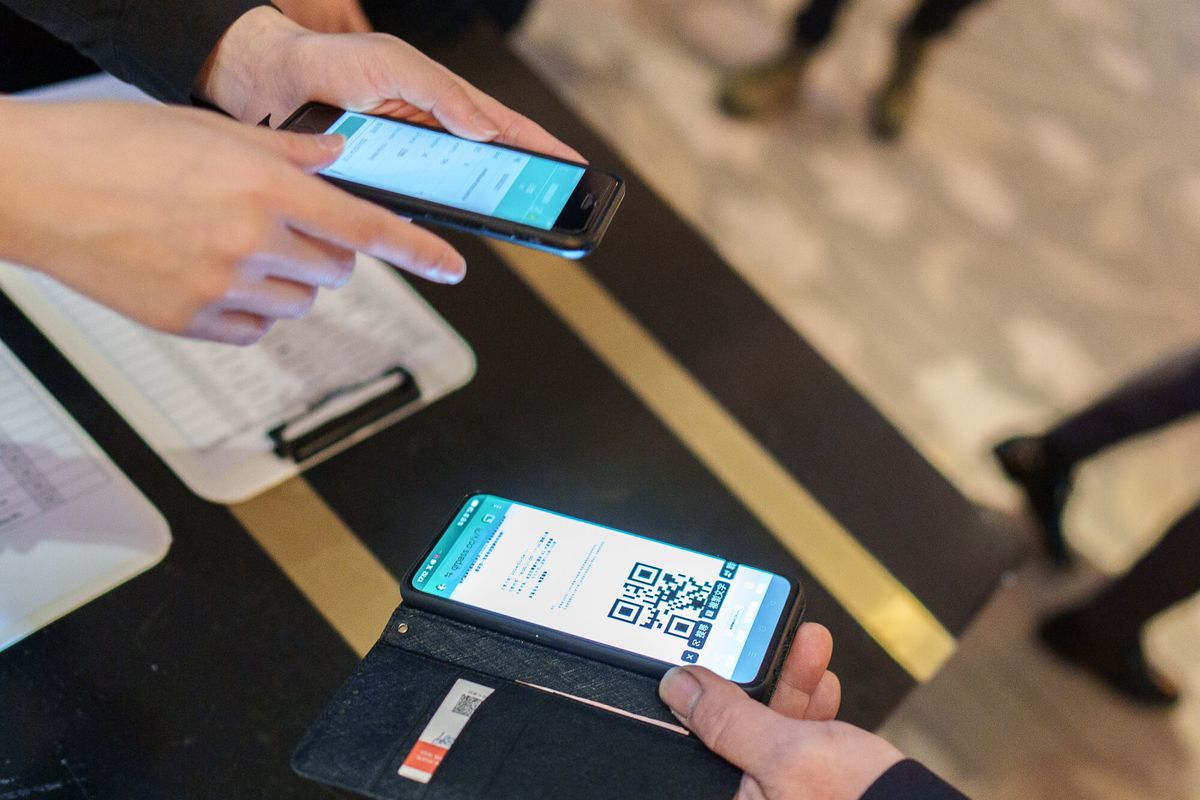 傳統簽到 vs QR Code 報到：成本、效率、體驗全面比較